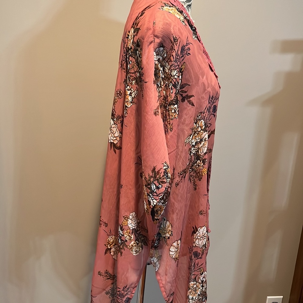 Gorgeous Rose Colored Cover Up🌷Excellent Condition SOLD - Picture 2 of 5